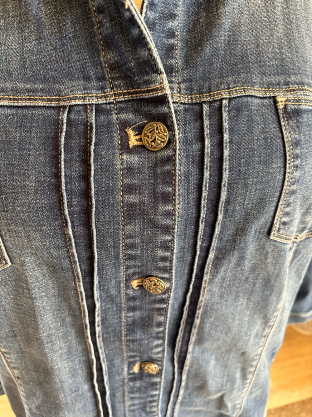 *NEW* CHICO’s Embroidered Velvet Denim Jacket Nouveau Indigo Plus Size 4 (XL 20) - Picture 9 of 11